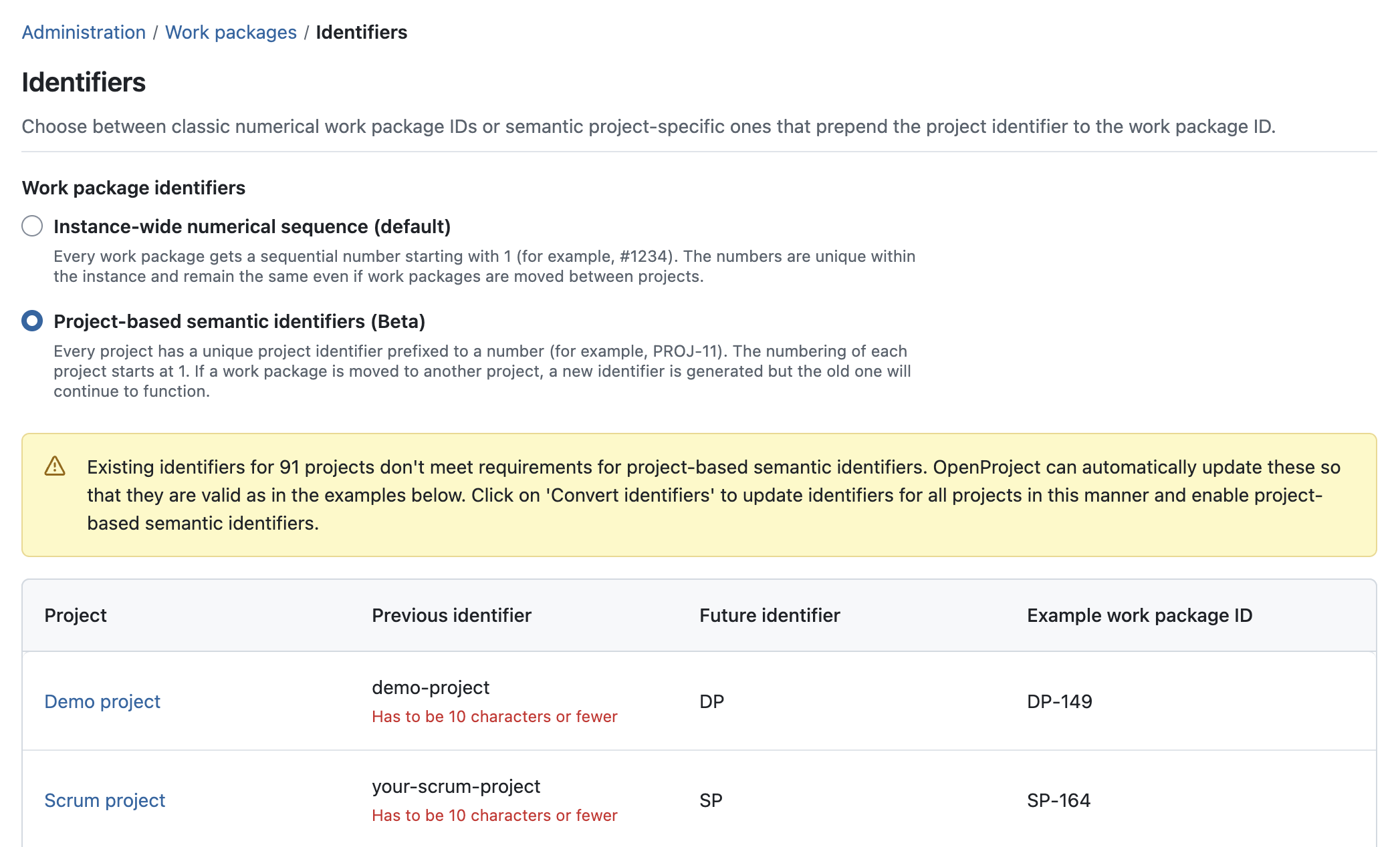Paramètres d’administration d’OpenProject permettant de choisir entre « Séquence numérique à l’échelle de l’instance (par défaut) » et « Identifiants sémantiques par projet »